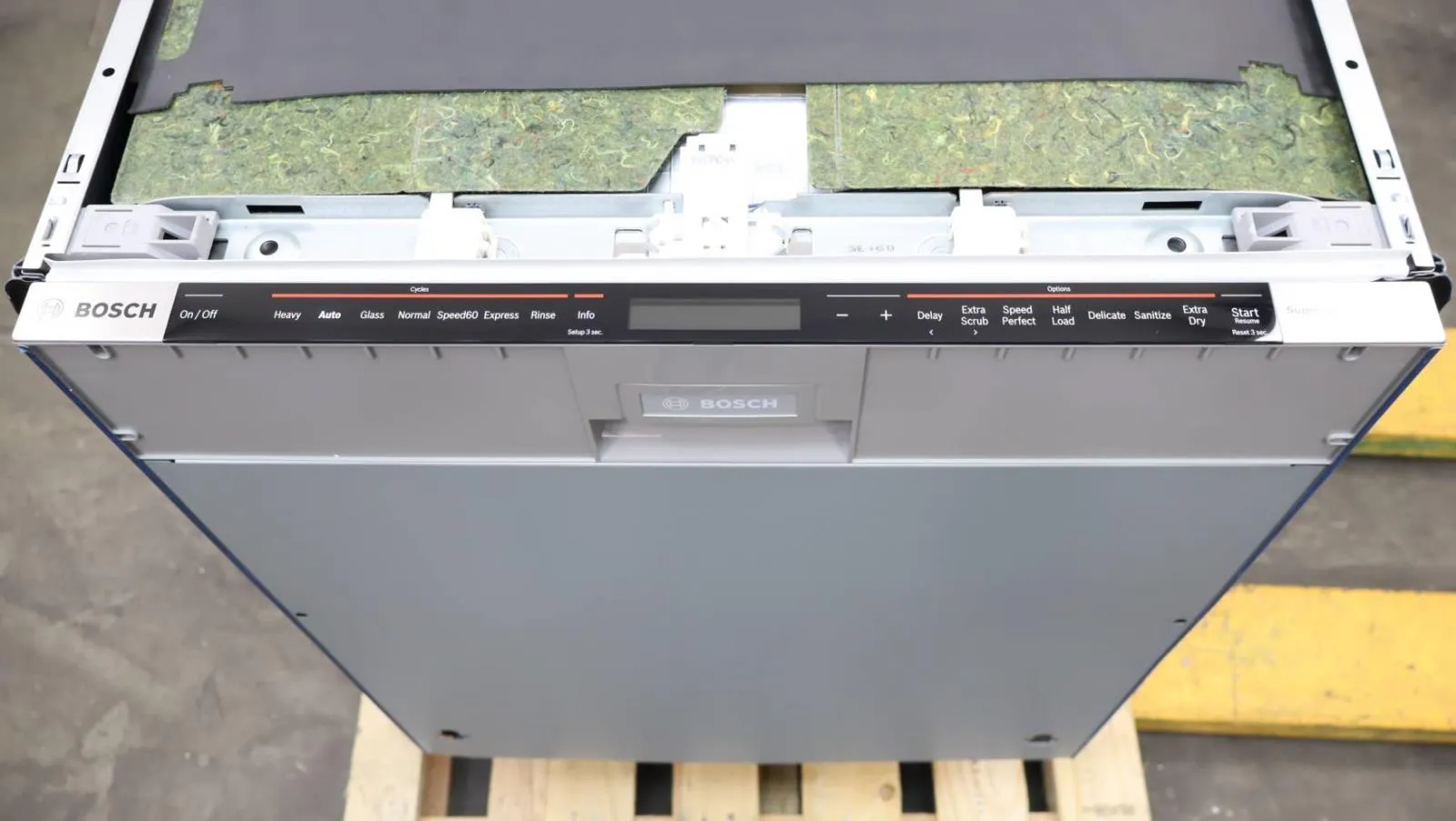 Bosch 24" PR 39 dBA InfoLight Integrated Benchmark Series Dishwasher SHV89PW73N