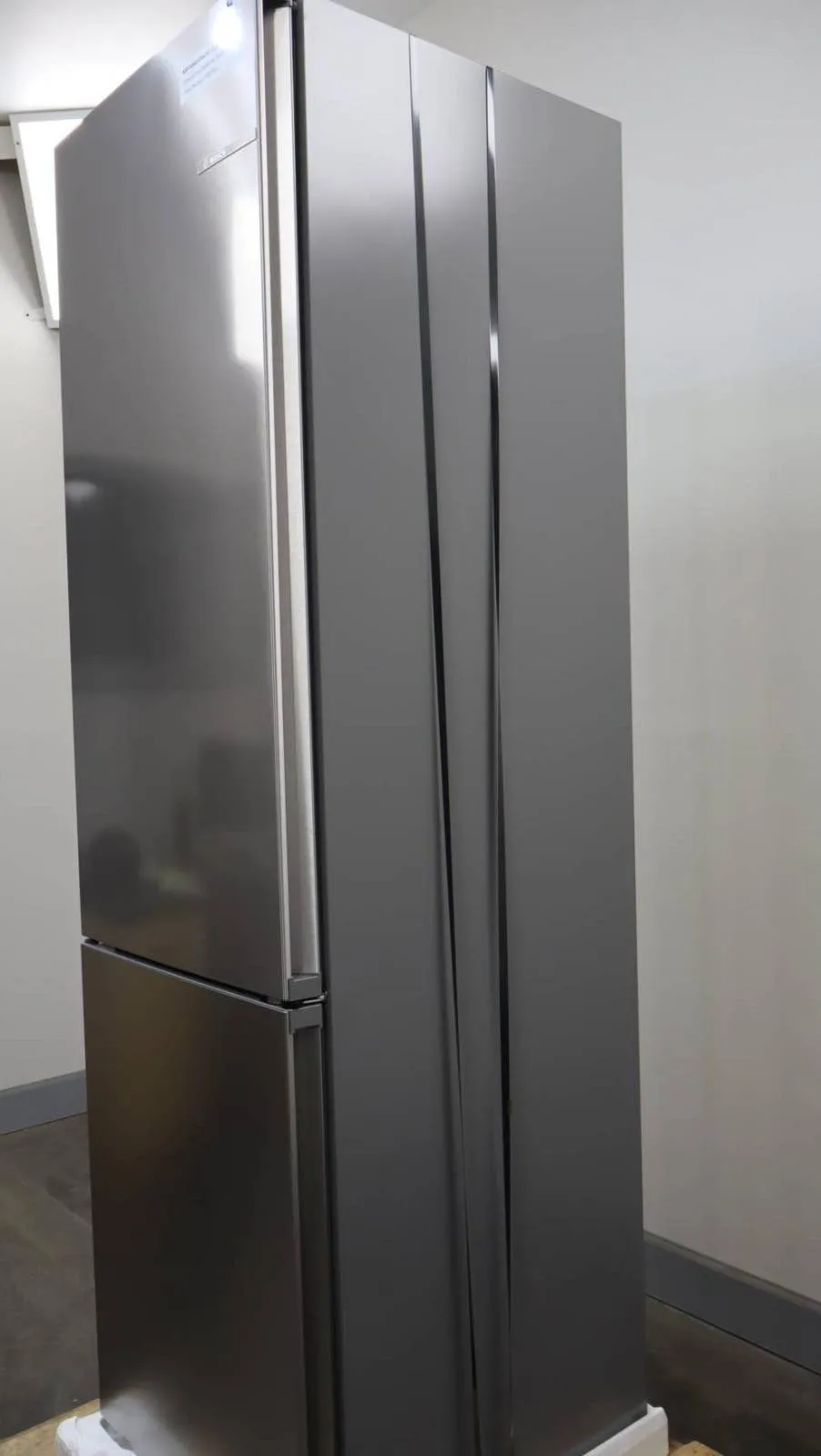 Bosch 800 Series 24" Freestanding Bottom Freezer Smart Refrigerator B24CB80ESS