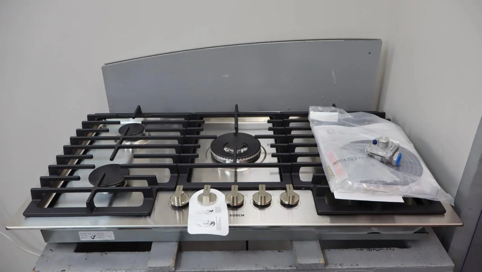 Bosch 800 Series 36" 5 Sealed Burners Built-In Gas Cooktop NGM8659UC