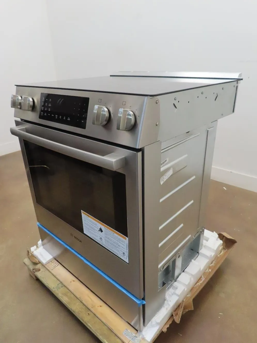 Bosch Benchmark Series HEIP056U 30" 5 Heating Element Slide-In Electric Range