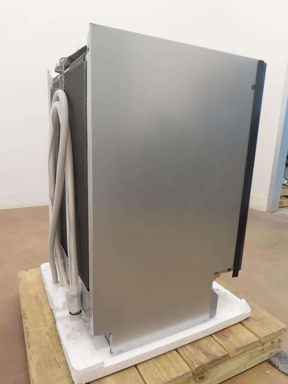Bosch Benchmark Series SHV89PW73N 24" 39 dBA Dishwasher Full Warranty PanelReady