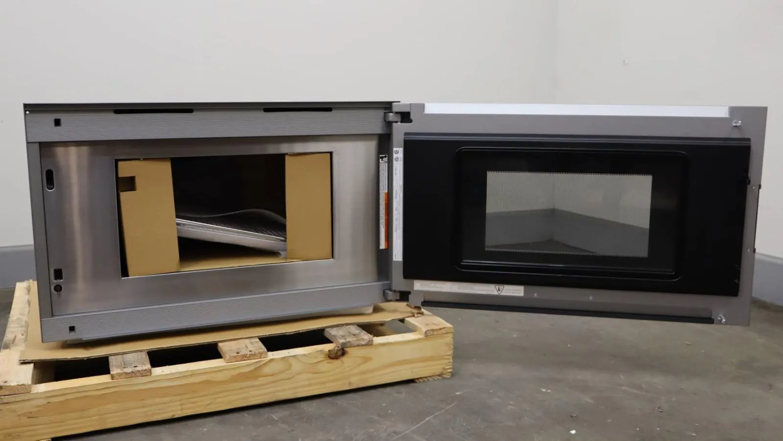 Gaggeanu 30" 1.3 cu. ft. 2,000 Watt 400 Series Built-in Microwave Oven BM484710