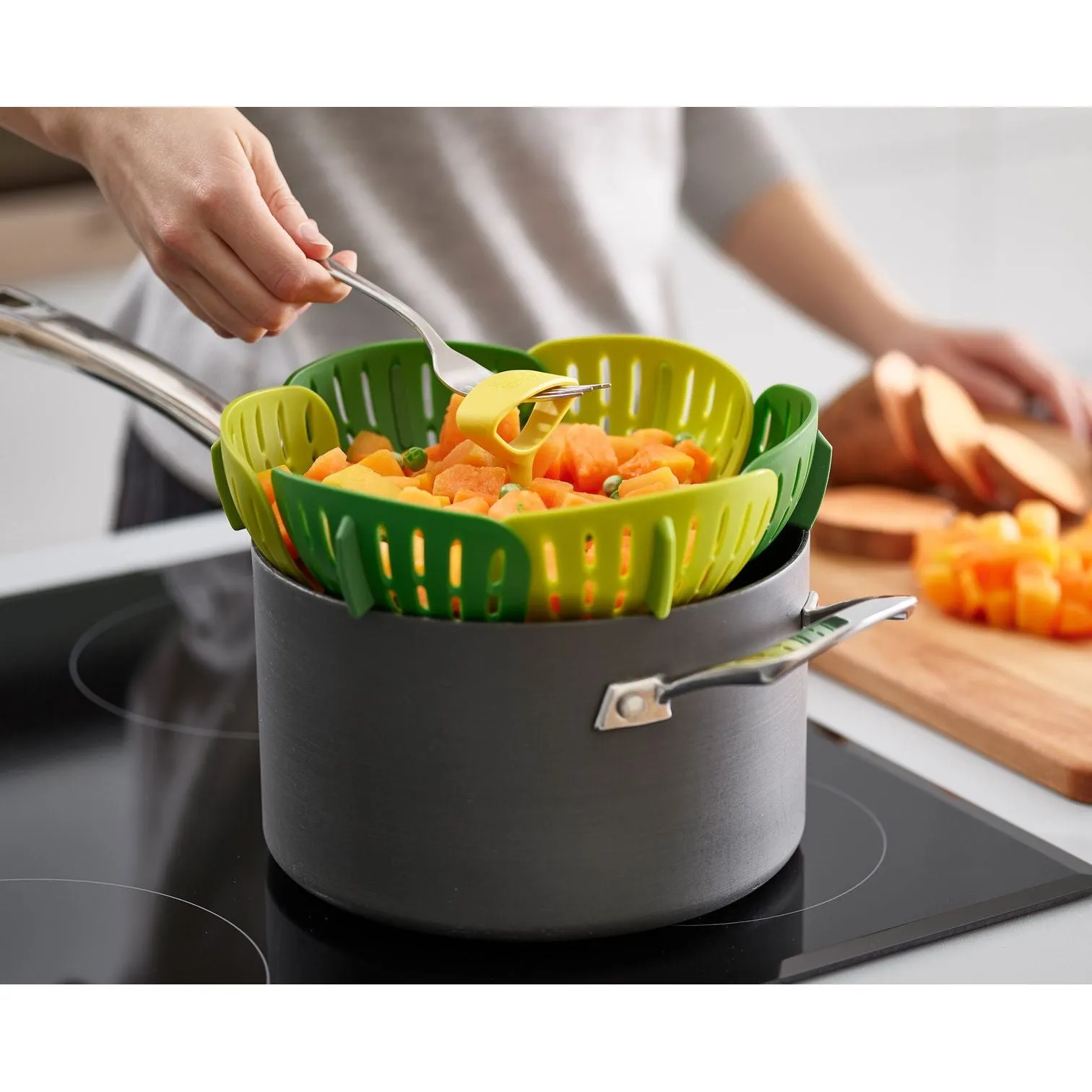 Joseph Joseph Bloom Green Folding Steamer Basket