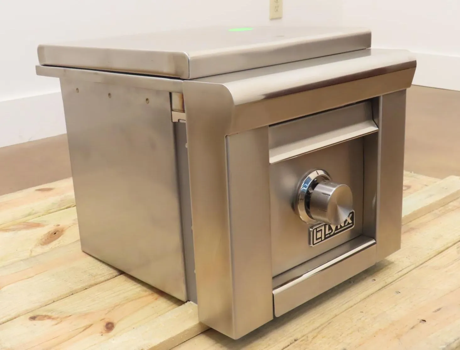 Lynx LSB13LP 13" Built-In Single Side Burner with 15,000 BTU Sealed Burner