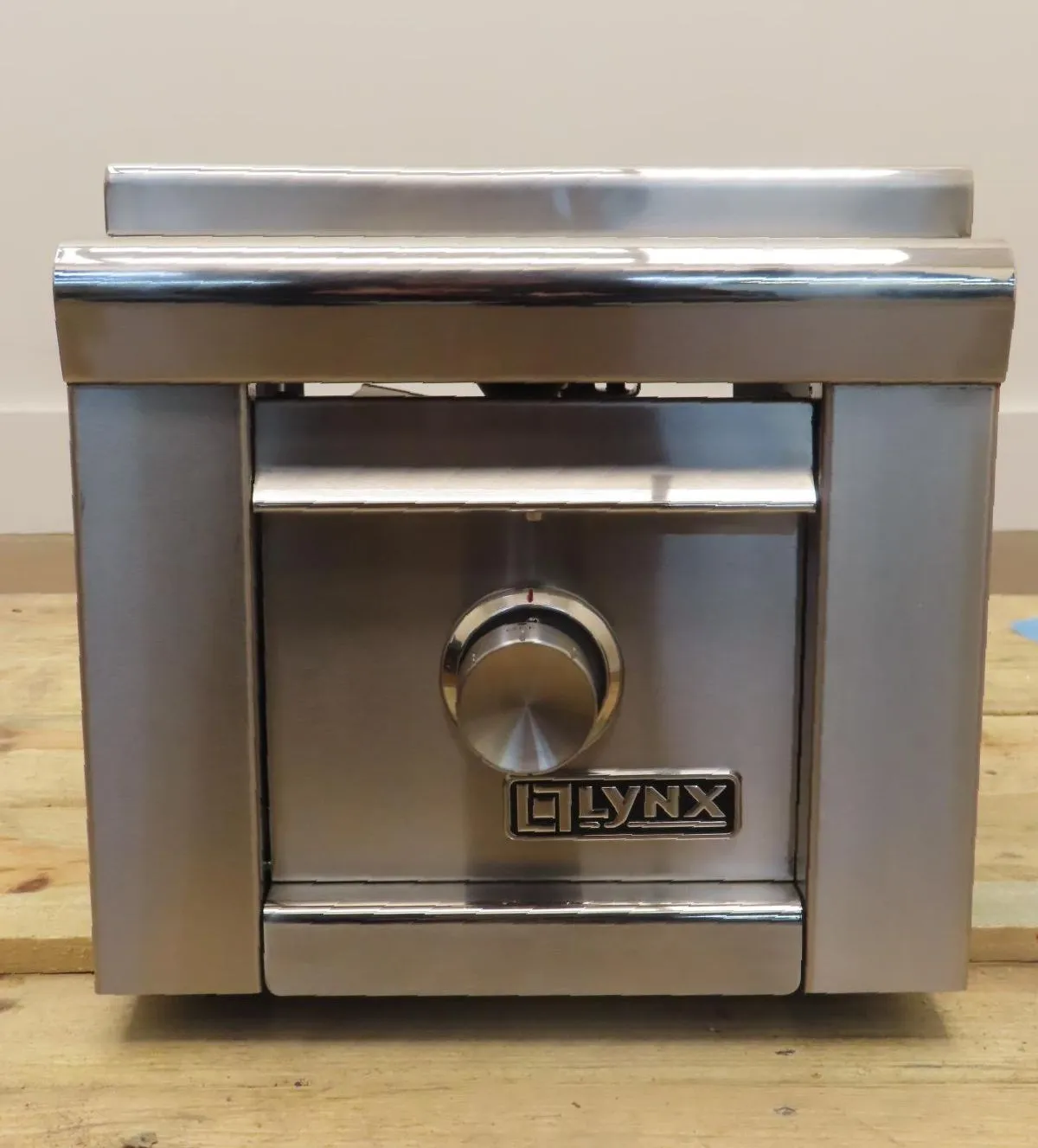 Lynx LSB13LP 13" Built-In Single Side Burner with 15,000 BTU Sealed Burner