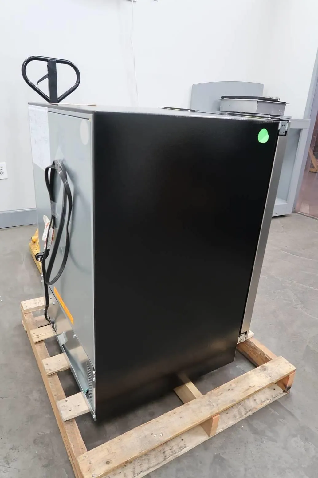 Marvel 24 Inch 5.2 Cu.Ft. 48 Bottle Cap SS Counter Depth Wine Cooler MP24WSG5LS