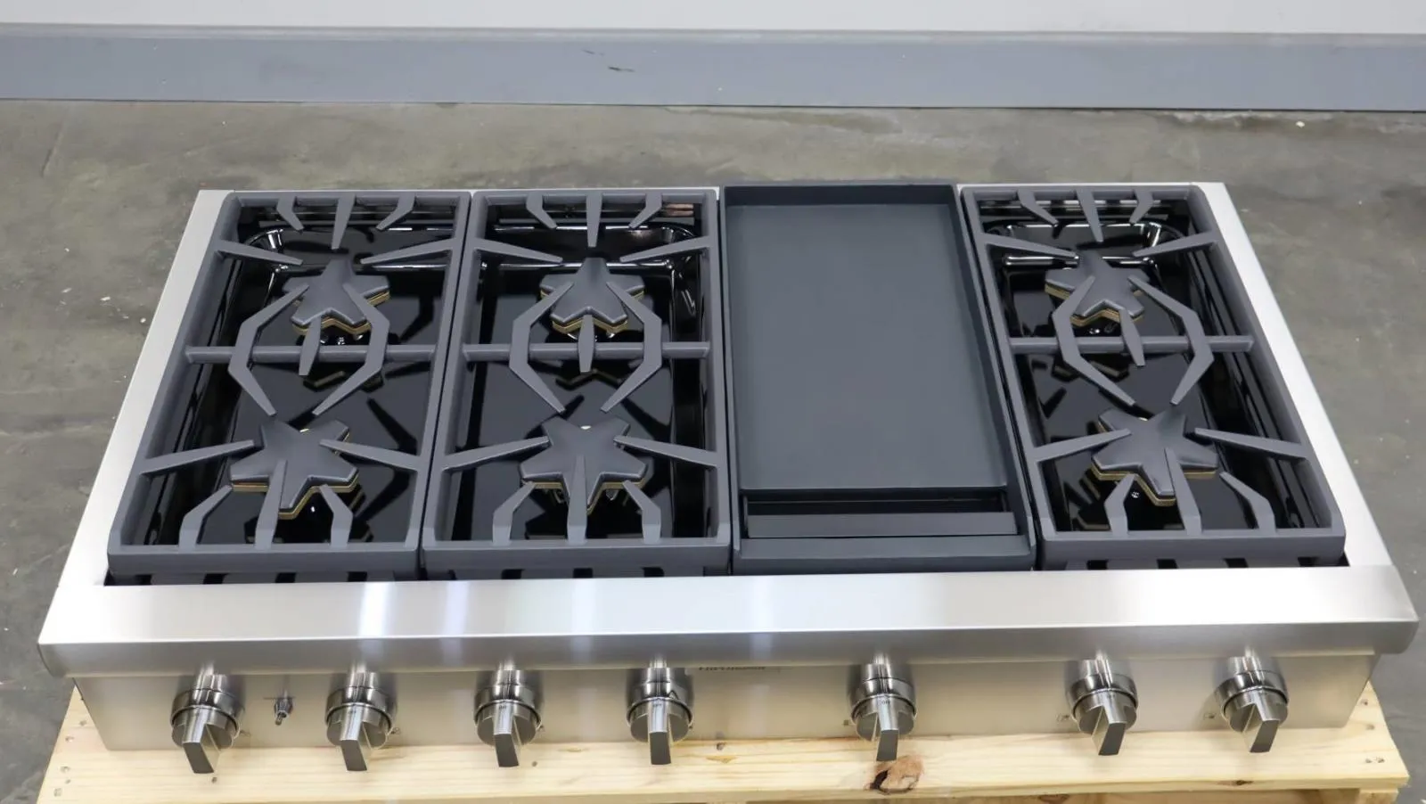 Thermador 48" Stainless 6 Star Burner Professional Series Rangetop PCG486WD