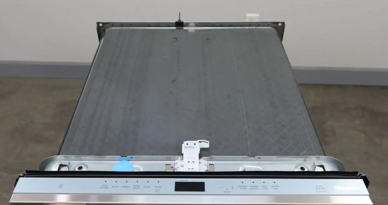 Thermador Masterpiece Emerald Series 24" 48dB Smart SS Dishwasher DWHD650WFM