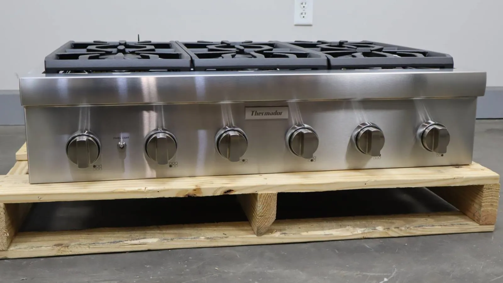 Thermador Professional Series 36" 6 Sealed Burner Stainless Gas Rangetop PCG366W