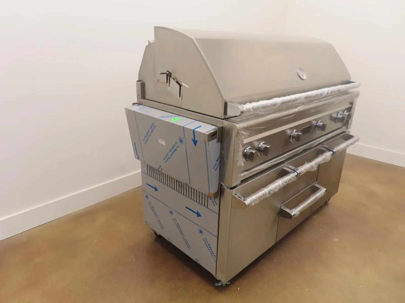 Viking 5 Series VQGFS5541NSS 54" Stainless S. Freestanding Gas Grill On a Cart