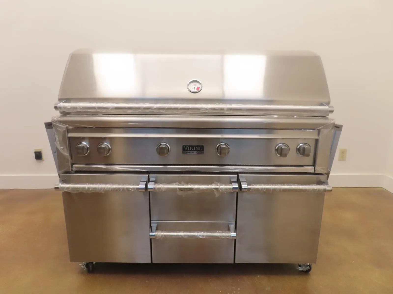 Viking 5 Series VQGFS5541NSS 54" Stainless S. Freestanding Gas Grill On a Cart