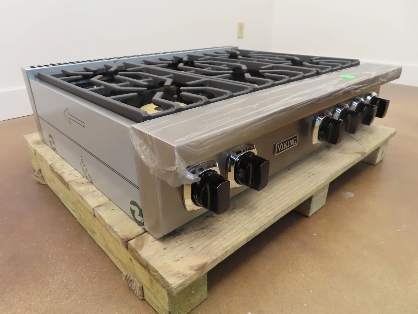 Viking 7 Series VRT7366BSSLP 36" Gas Rangetop with 6 Viking Elevation Burners