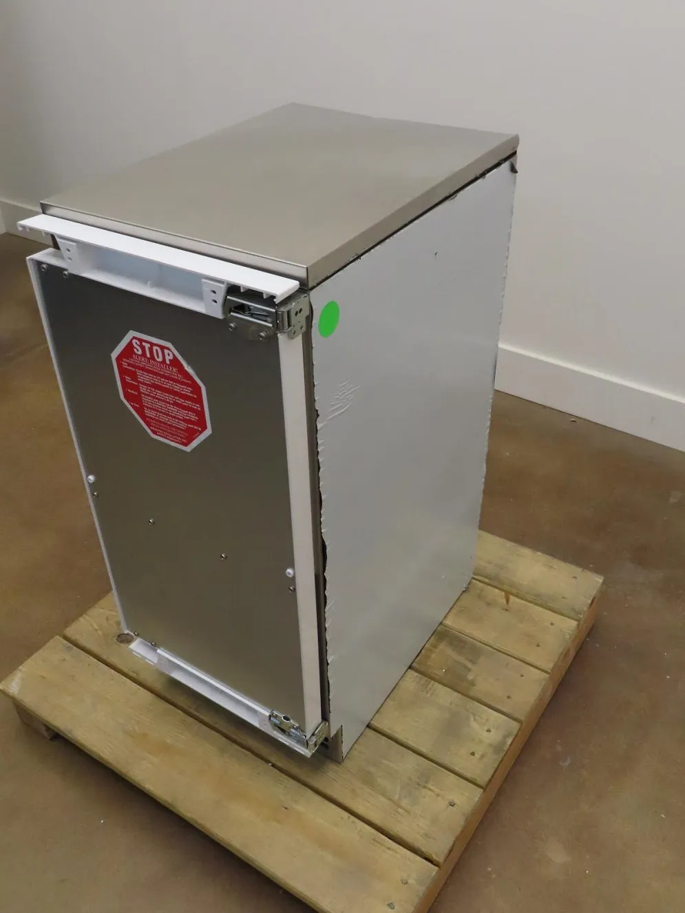 Viking FGIM5151 15 Inch Outdoor Built In Panel Ready Ice Maker