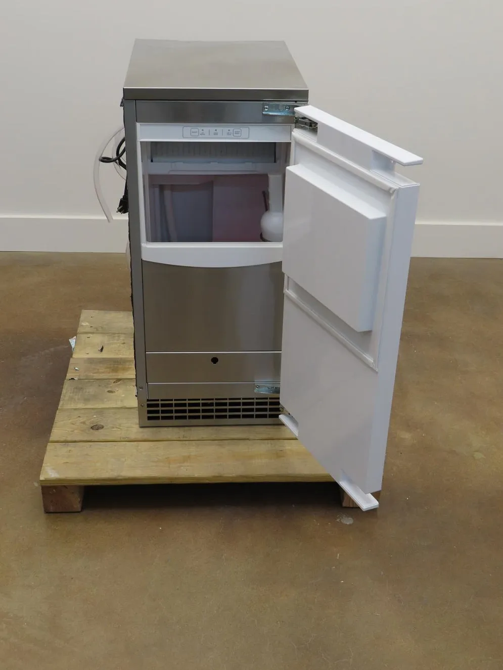 Viking FGIM5151 15 Inch Outdoor Built In Panel Ready Ice Maker