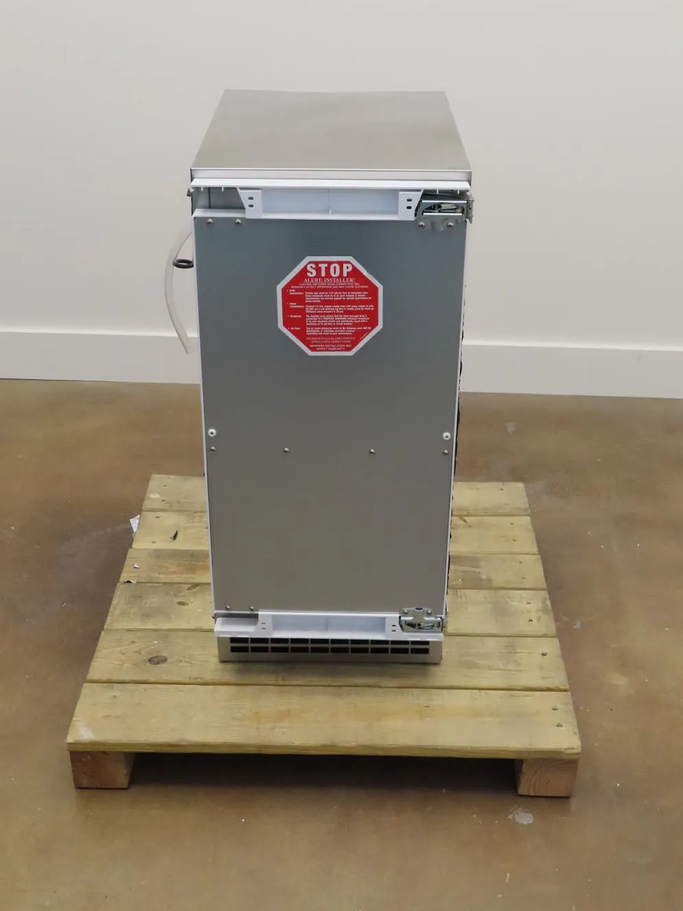Viking FGIM5151 15 Inch Outdoor Built In Panel Ready Ice Maker