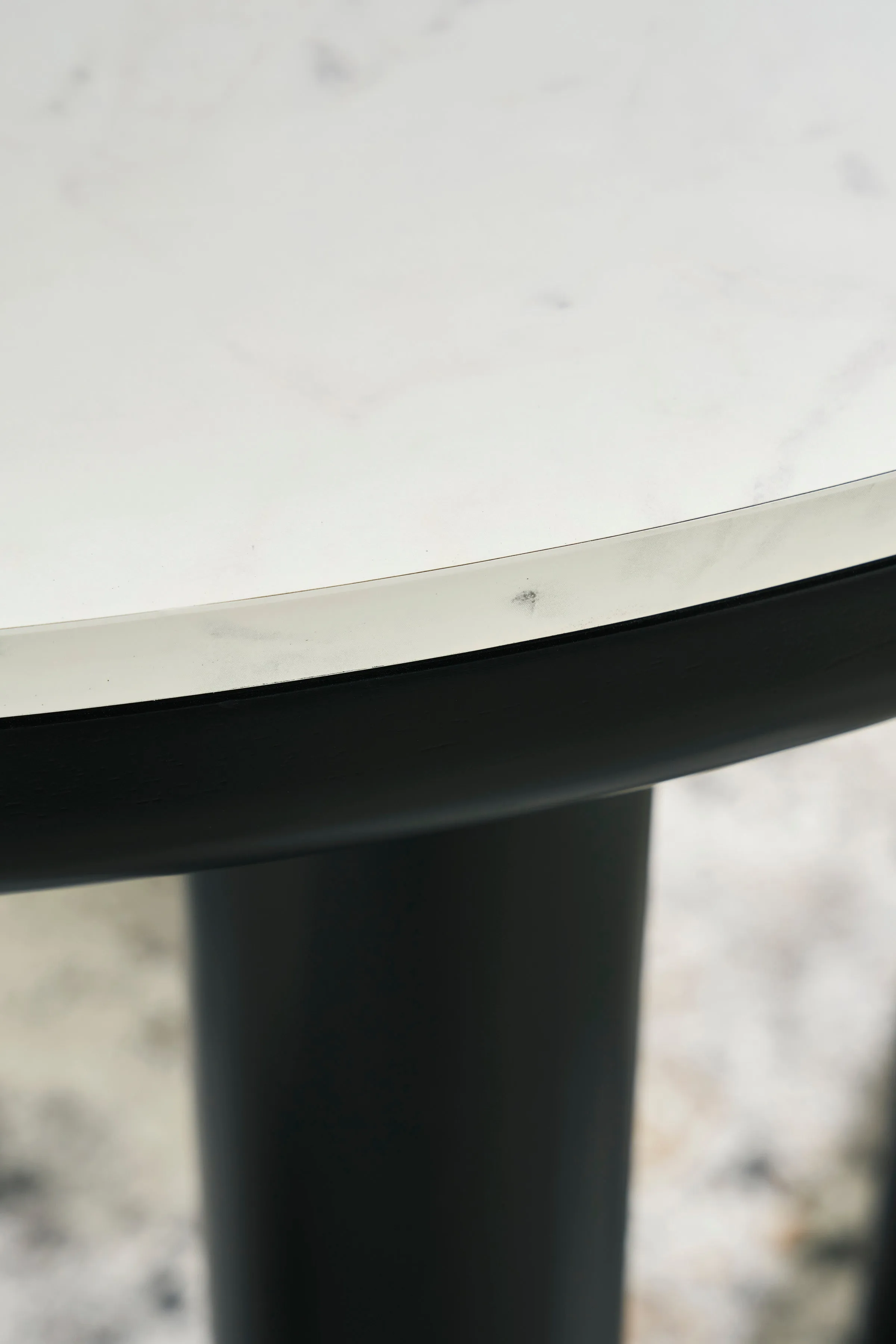 Xandrum Round Dining Room